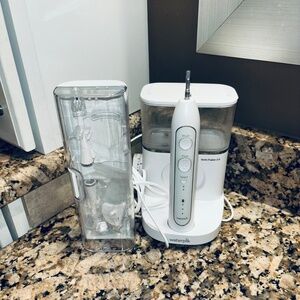 Waterpik Sonic Fusion 2.0 - White With NEW Brush And Travel Case - FREE SHIPPING
